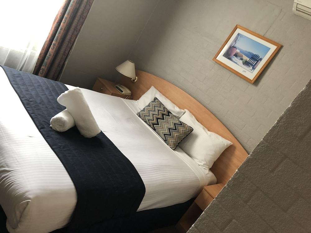 בתהרסט Best Western Coachman'S Inn Motel מראה חיצוני תמונה